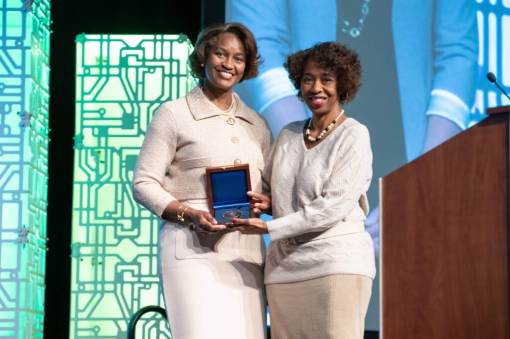 Carol Abel Lewis presents the Turner Medal to Nuria Fernandez at the 2025 TRB Annual Meeting.