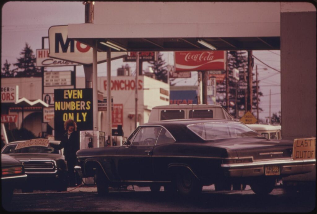 Cars lined up at the pump of a Portland, Oregon, gas station during the 1973 oil crisis.
